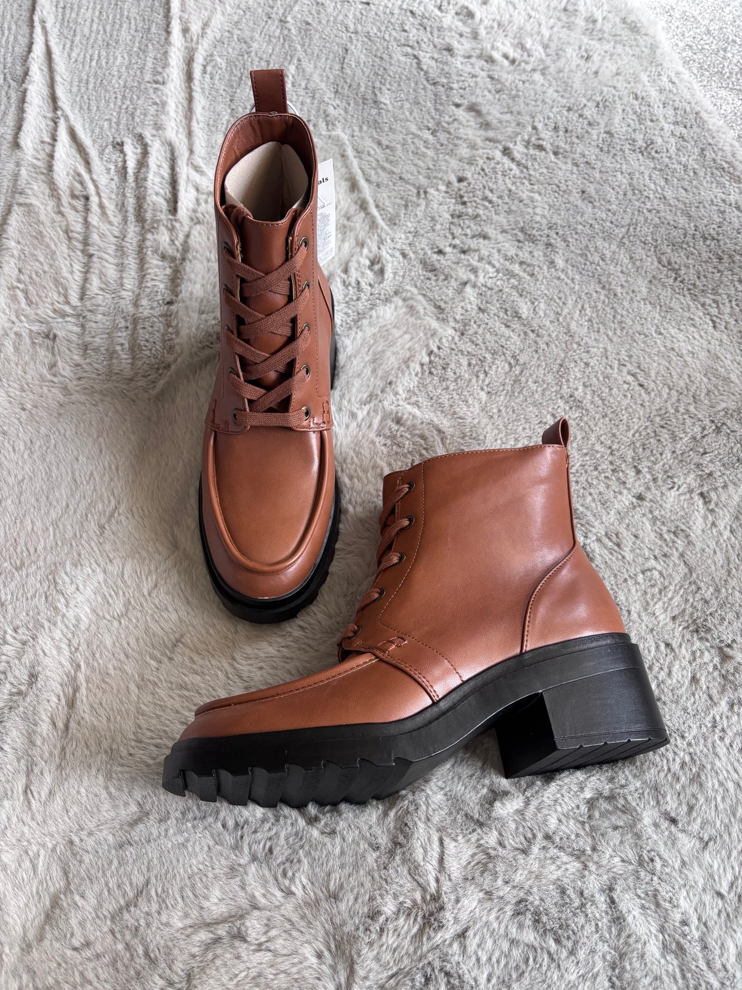 Amazon Essentials Moc Toe Boots Tan UK Size UK 8 RRP £34.20