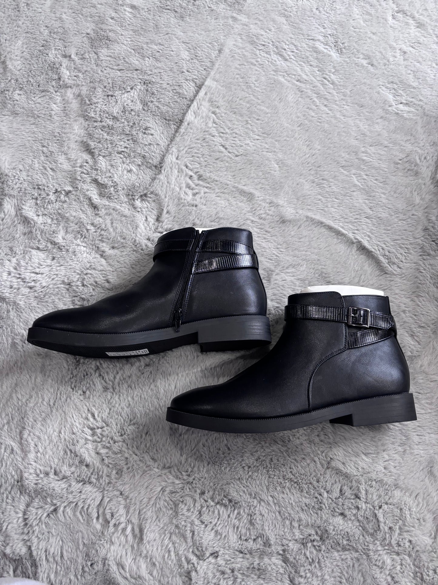 Drew Ankle Buckle Boot Standard D Fit Size UK 9