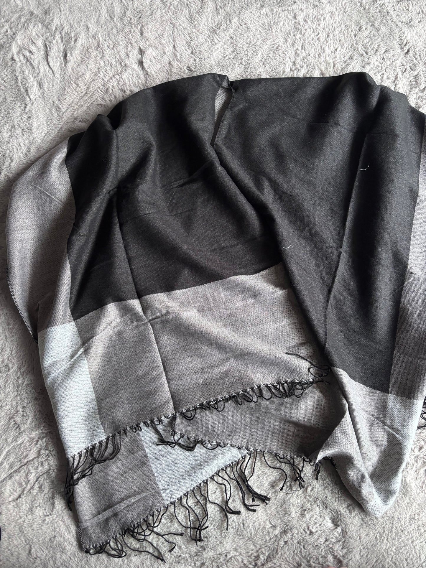 BNWT Grey and Black Poncho Shawl One Size S-XL RRP £20