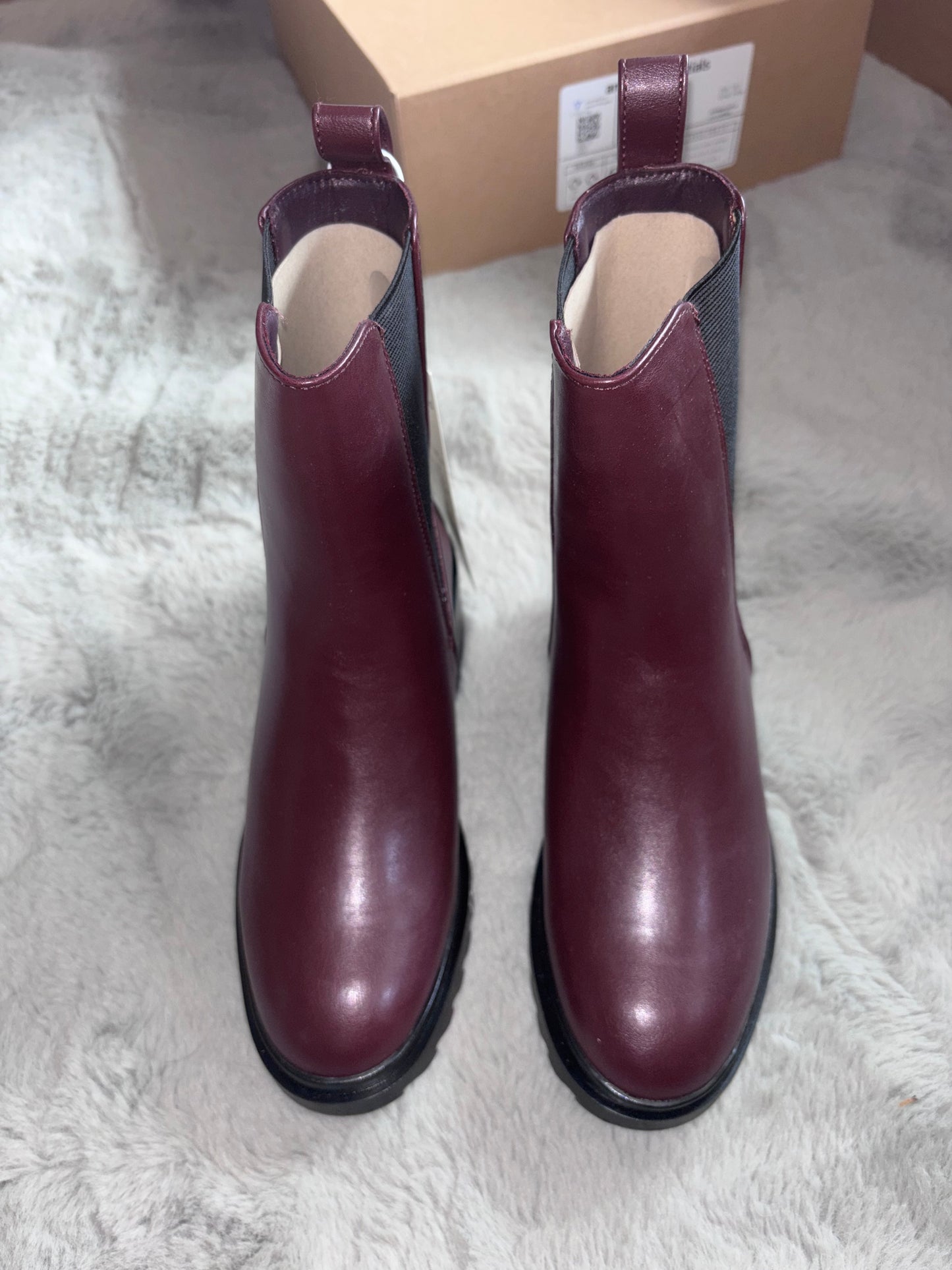 Amazon Essentials Chunky Sole Chelsea Boots Wine Red Size UK 4.5 RRP £36.20