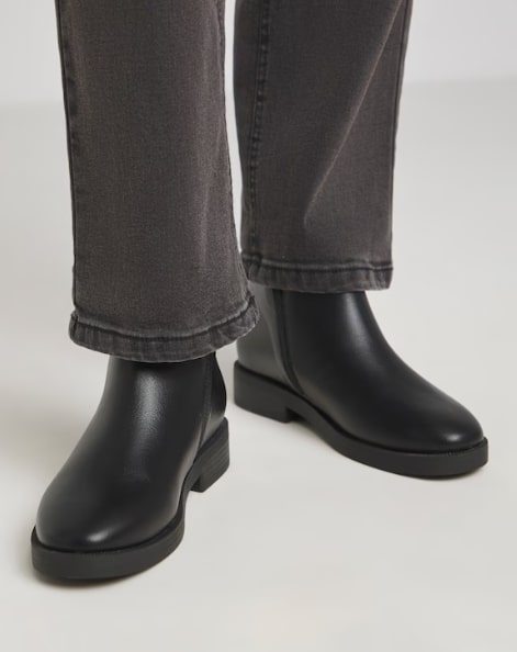 Verity Classic Zip Detail Ankle Boot Wide E Fit Size 7 RRP £38.00
