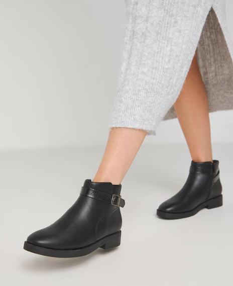 Drew Ankle Buckle Boot Standard D Fit Size UK 9