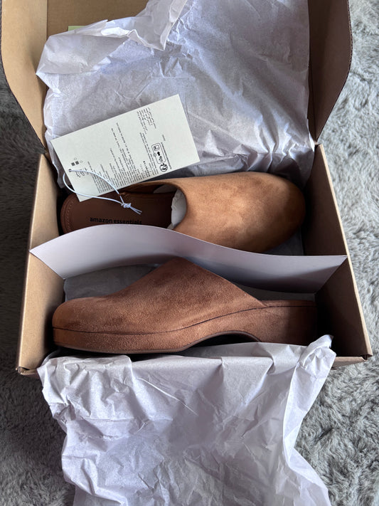 Amazon Essentials Women’s Slip on Clog Tan Suede Size UK 5 RRP £24.16