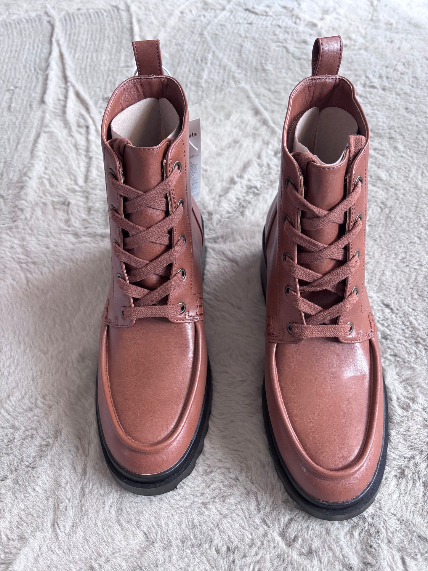Amazon Essentials Moc Toe Boots Tan UK Size UK 8 RRP £34.20