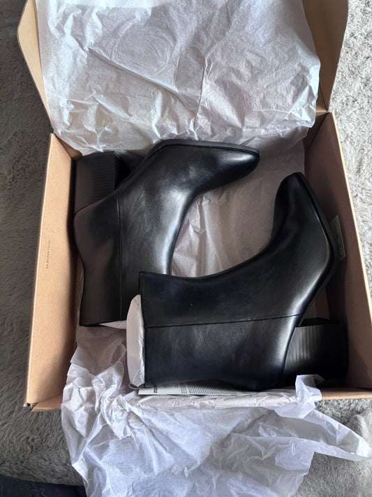 Amazon Essentials Clean Heel Ankle Boot Size UK 6.5 RRP £36.90